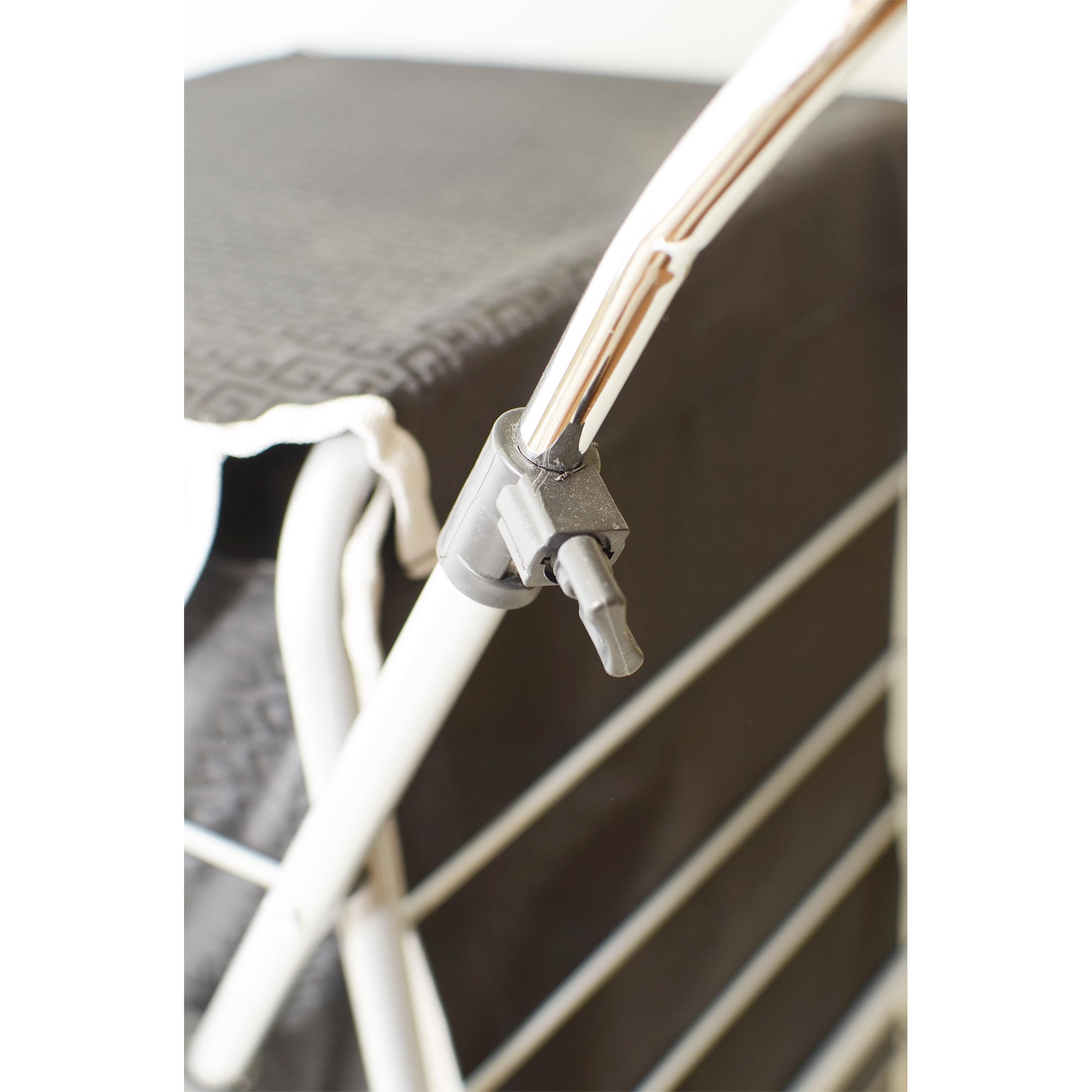 ST-SIX-01 BLACK G 6-WHEEL SHOPPING TROLLEY - Image 5